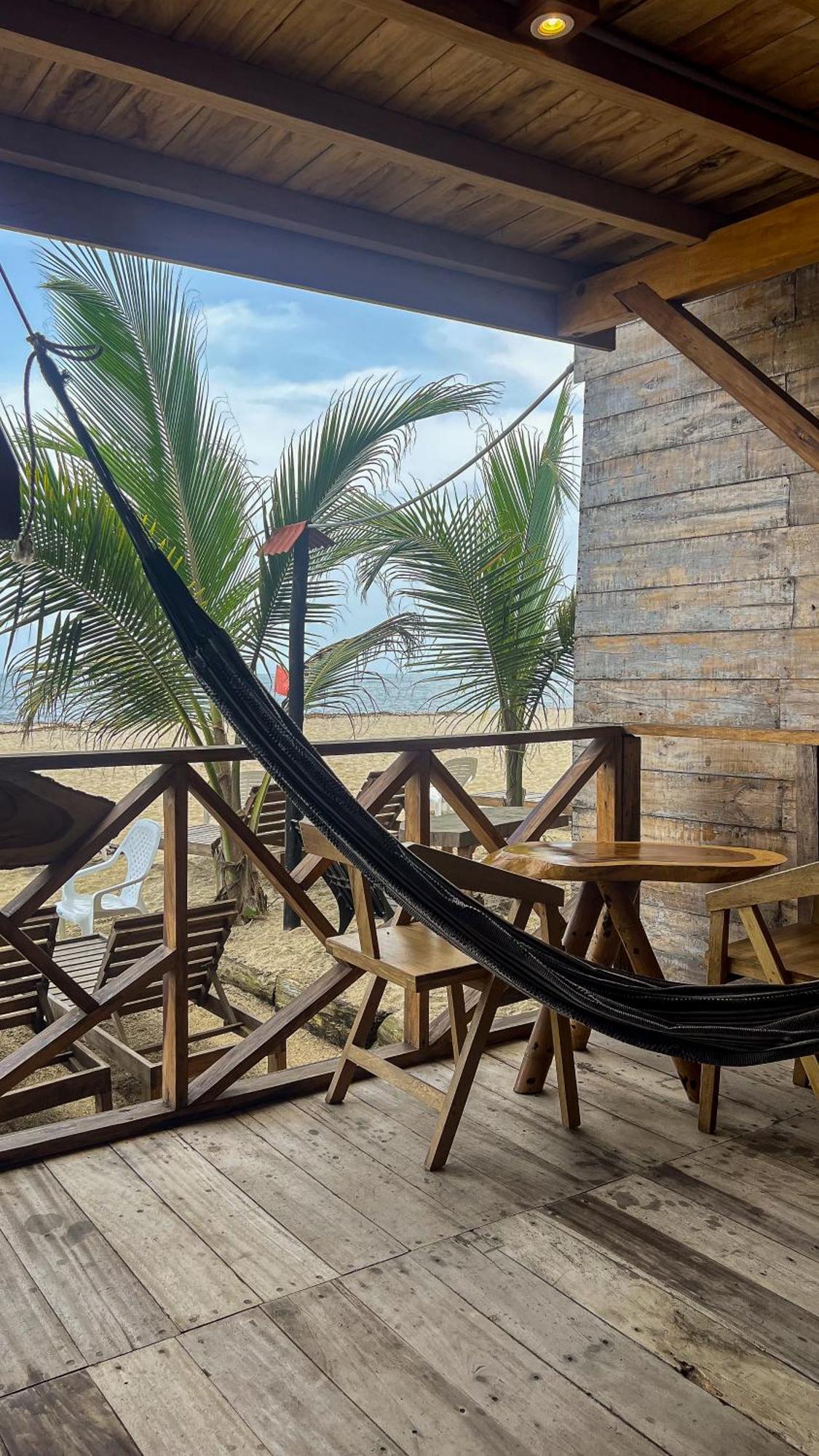Hostal Mocambo Beach Guachaca Exteriör bild