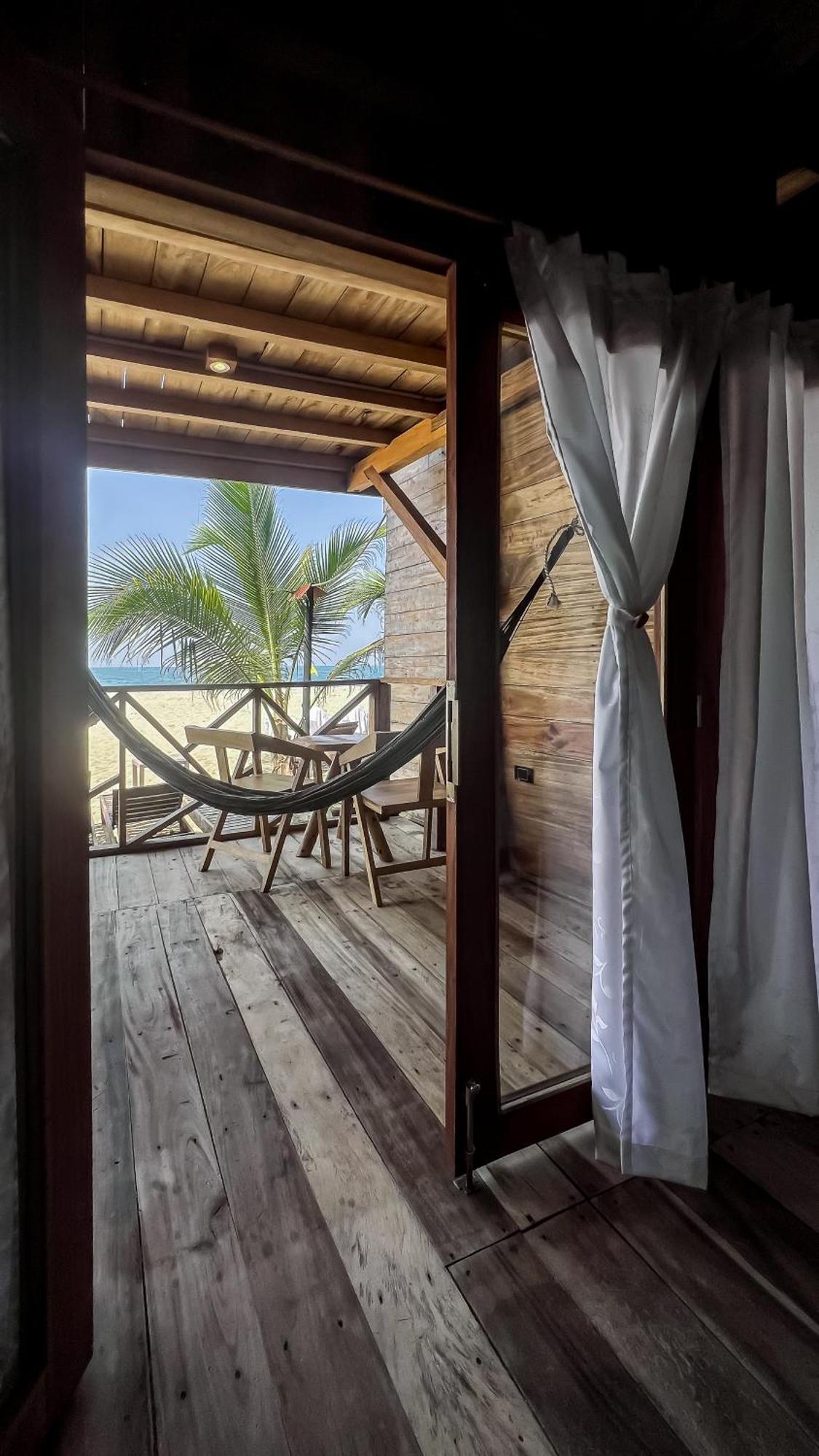 Hostal Mocambo Beach Guachaca Exteriör bild